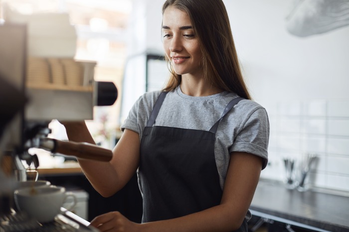 Barista wirjubg in a bar